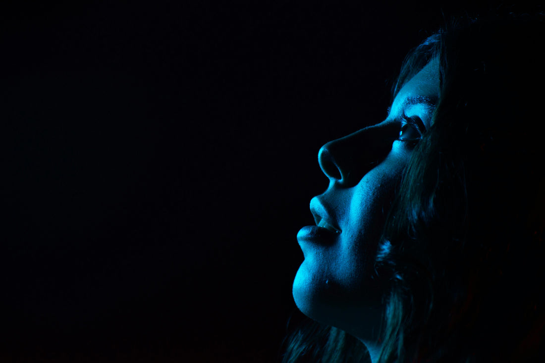 Can Blue Light Help Us Think More Positively About Ourselves?